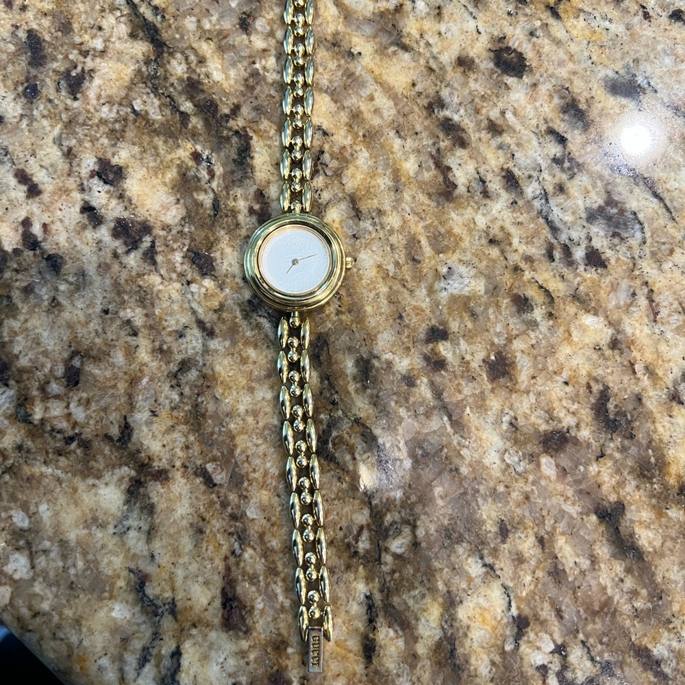 Women’s vintage Gucci watch - Picture 3 of 6